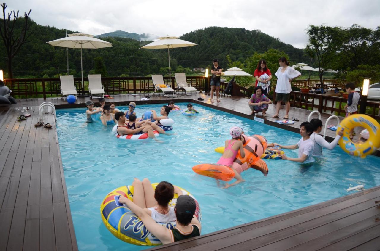 Forest Of Color Pension Hongcheon Ngoại thất bức ảnh