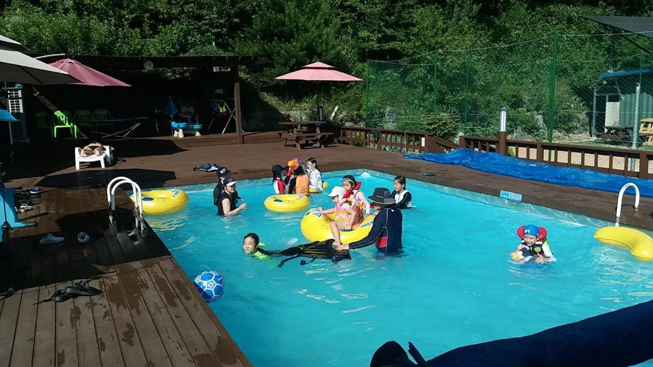 Forest Of Color Pension Hongcheon Ngoại thất bức ảnh