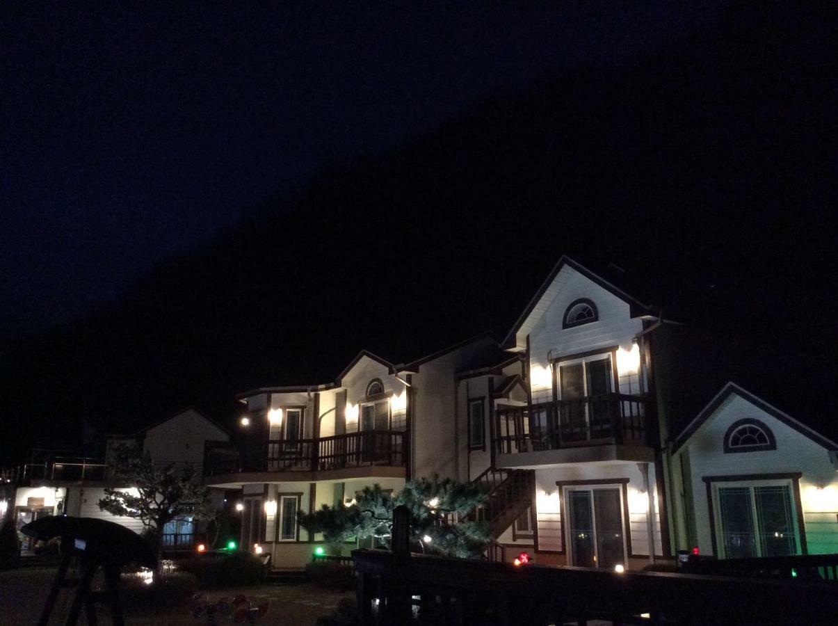 Forest Of Color Pension Hongcheon Ngoại thất bức ảnh