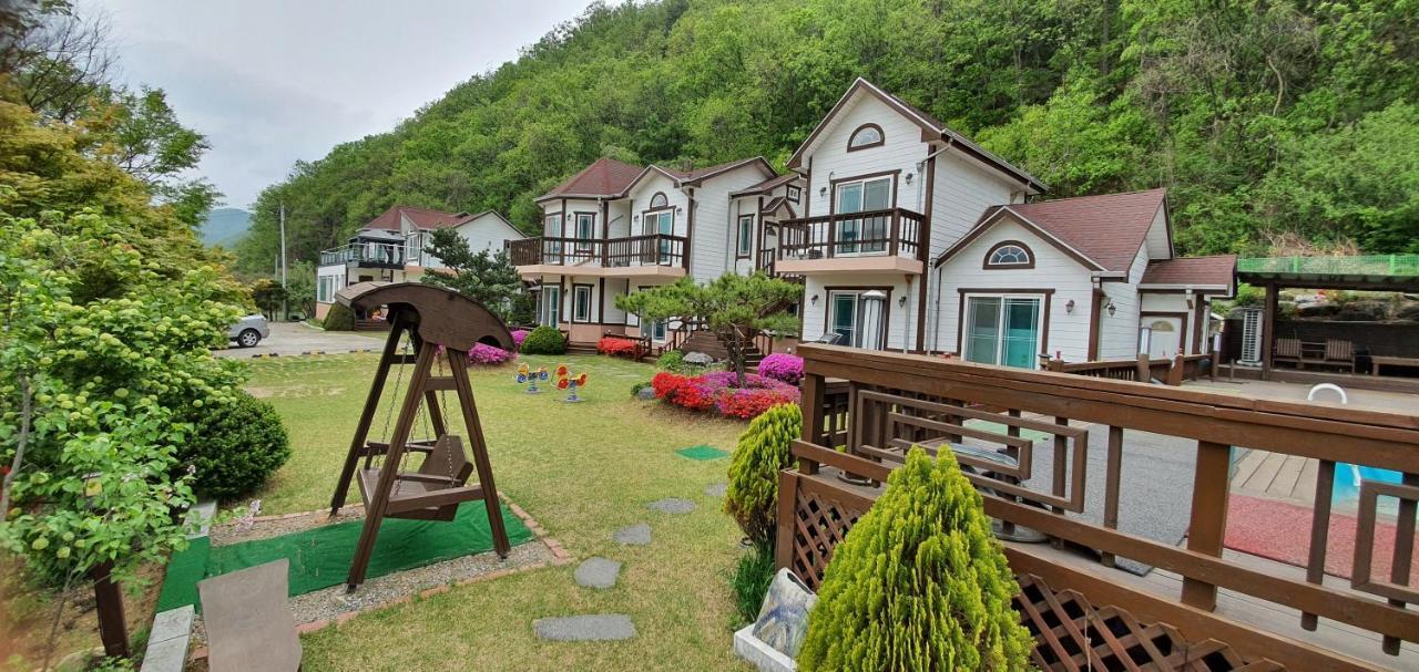 Forest Of Color Pension Hongcheon Ngoại thất bức ảnh