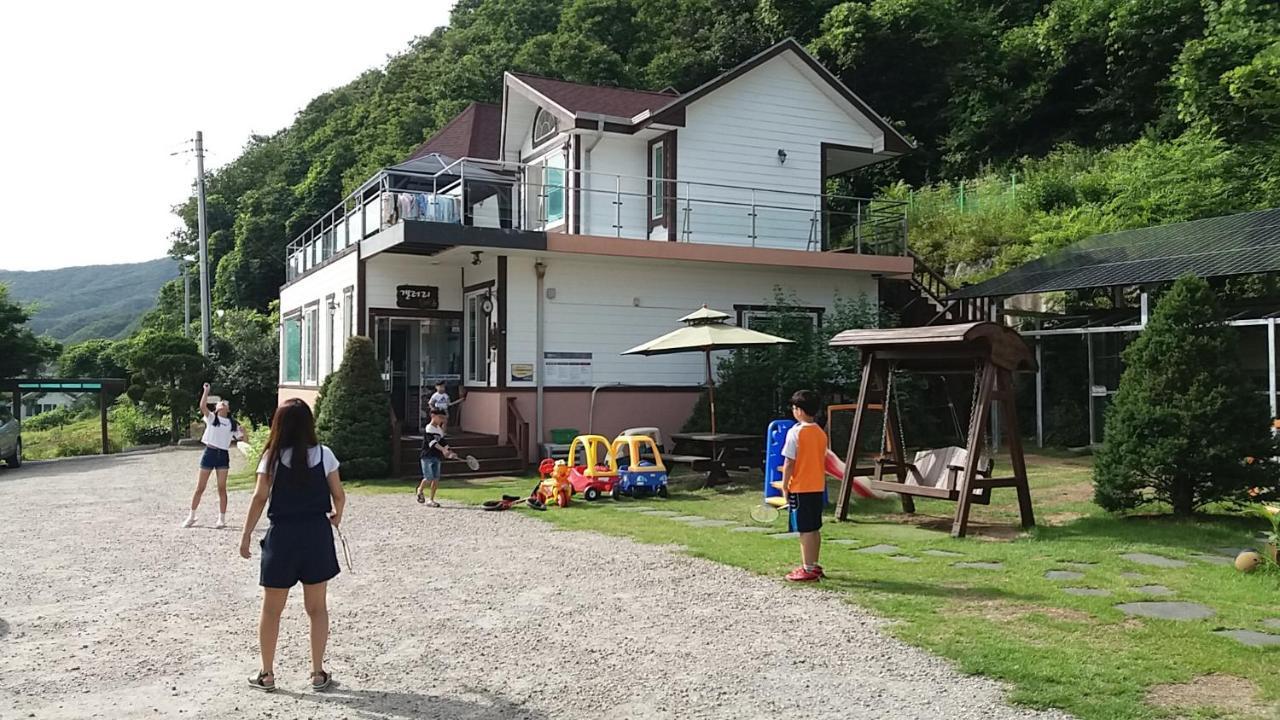 Forest Of Color Pension Hongcheon Ngoại thất bức ảnh