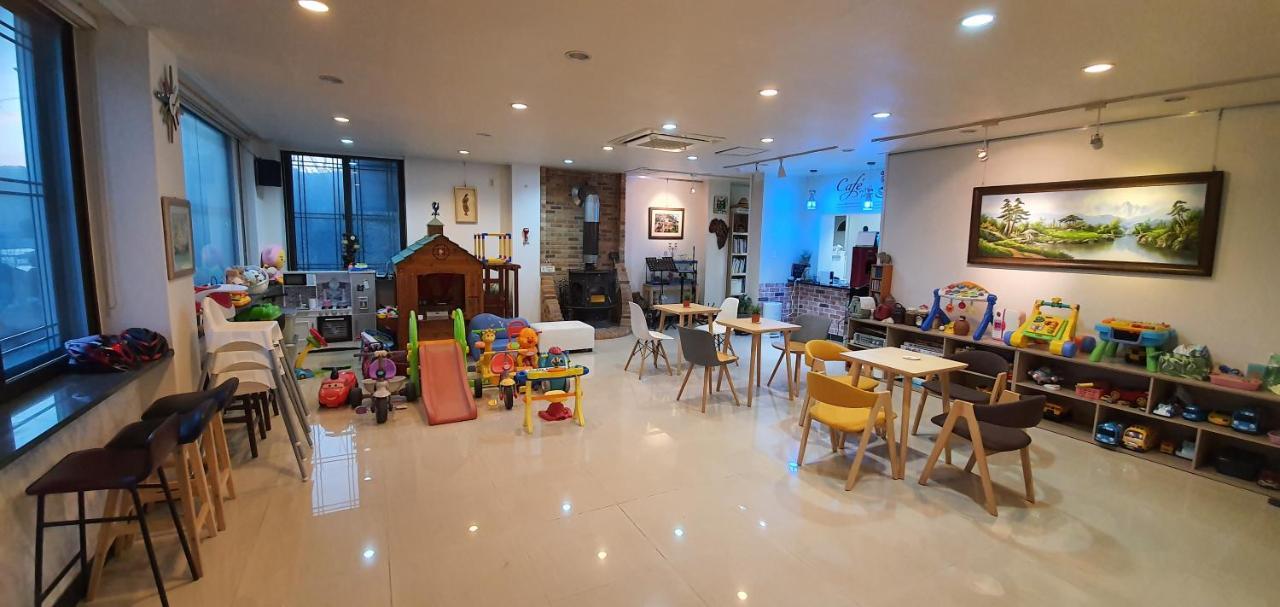 Forest Of Color Pension Hongcheon Ngoại thất bức ảnh